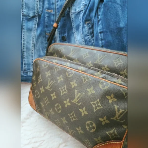 Authentic LOUIS VUITTON LV Nile Monogram Crossbody Shoulder Vintage Camera Bag - Picture 4 of 16